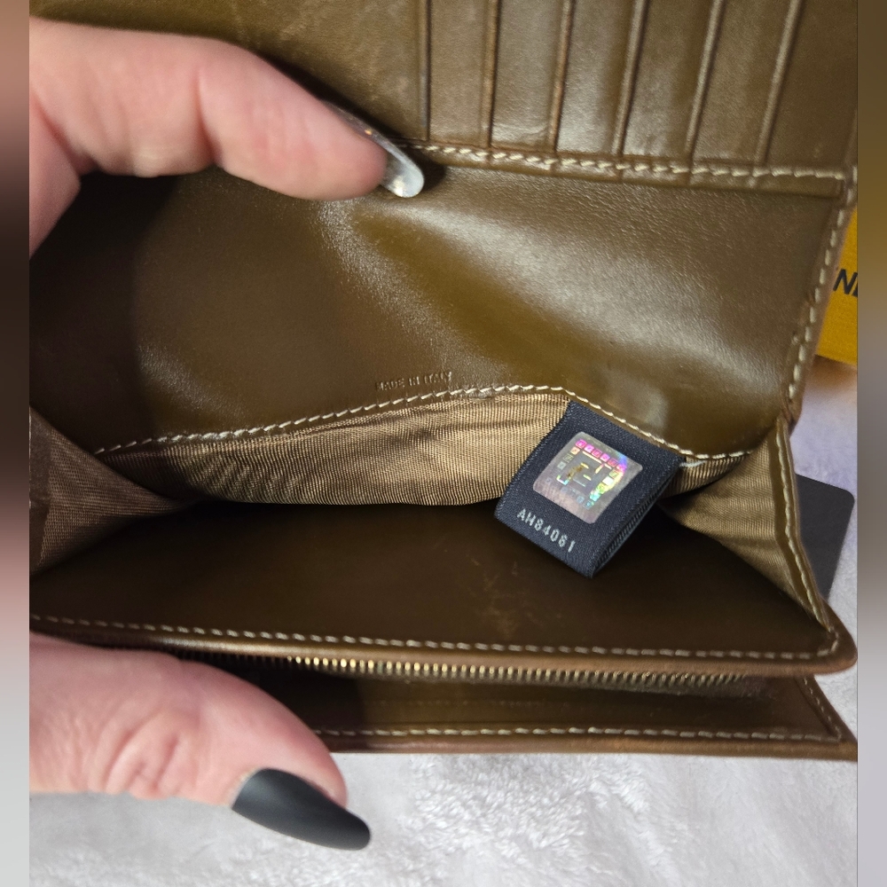 All Inclusive Fendi Brown Wallet with Iconic Monogram Pattern - Picture 5 of 14